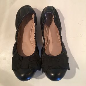 Tahari Villa Bow Women’s Black Leather Flats